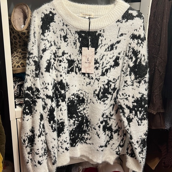 AndtheWhy Soft Black and cream Sweater M/L NWT - Picture 1 of 3